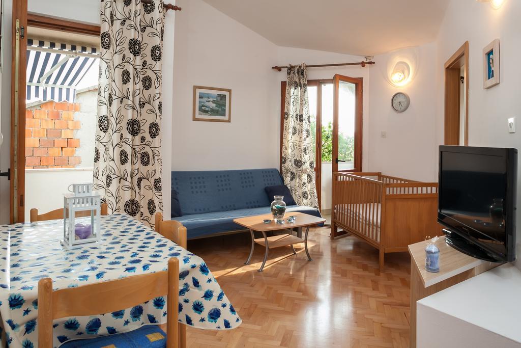 Apartamento Kornelija 2 Podgora Habitación foto