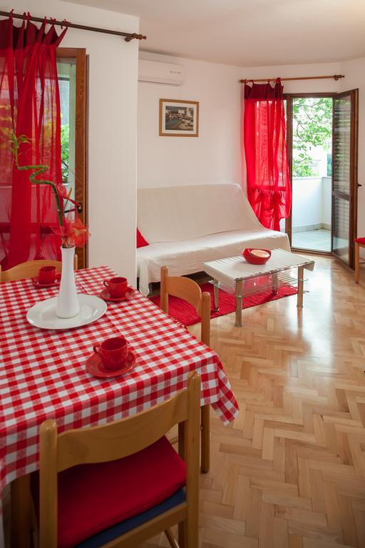 Apartamento Kornelija 2 Podgora Habitación foto