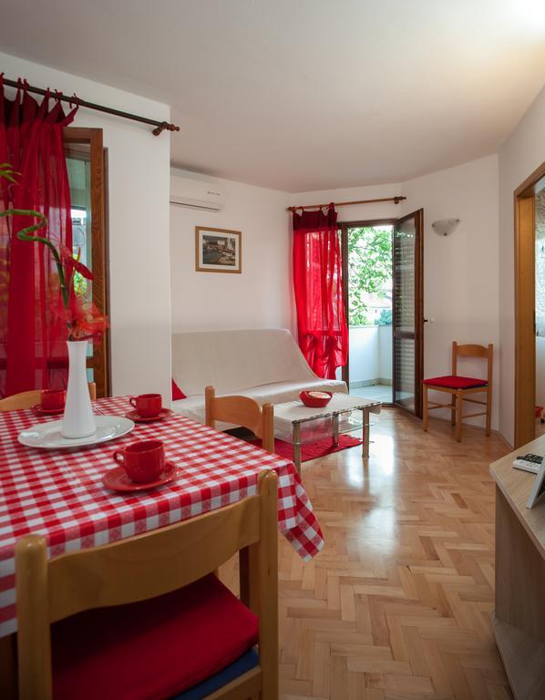 Apartamento Kornelija 2 Podgora Habitación foto