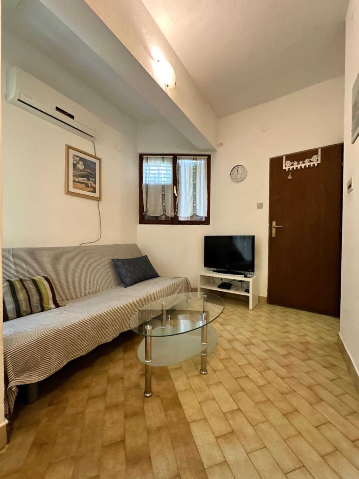 Apartamento Kornelija 2 Podgora Exterior foto